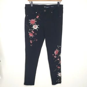 Sandpiper Jeans Size 8 Black Embroidered Floral Stretch High Rise Denim Cropped